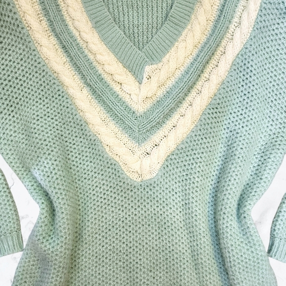 Vintage 80s Tarazzia Teal & White Fuzzy Oversize Knit Sweater - Picture 2 of 7